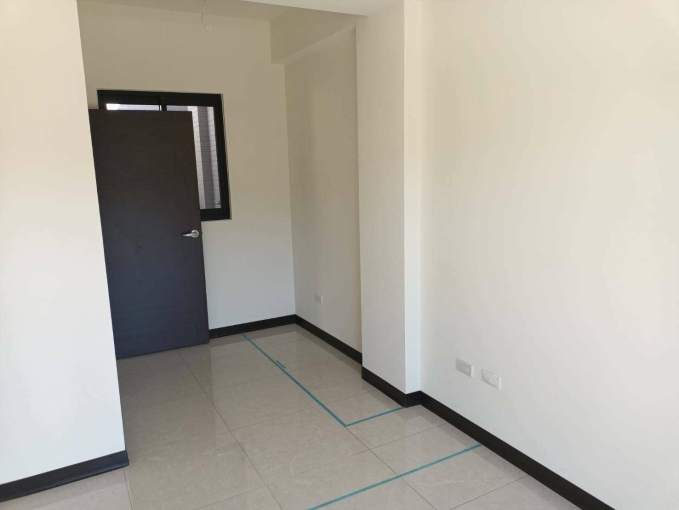 橘子🍊馬到成功🍊新社全新電梯邊間透天🍊含管含電梯保養（第14張）