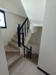 橘子🍊馬到成功🍊新社全新電梯邊間透天🍊含管含電梯保養（第10張）