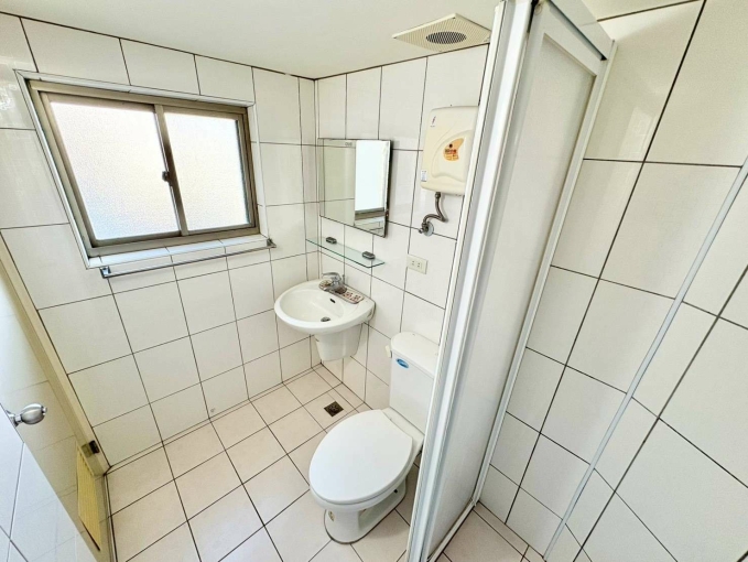 🧡加賴約🧡電梯樓中樓🧡租屋補助🧡陽台獨洗🧡流理台🧡台水台電🧡百萬裝潢🧡（第14張）