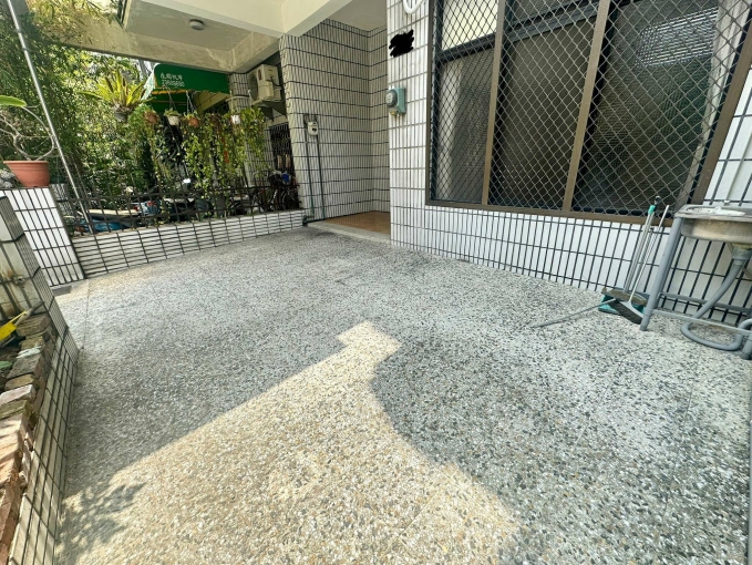 整棟樓透天❤️五房❤️台水台電❤️門前雙車位❤️空屋附冷氣（第1張）