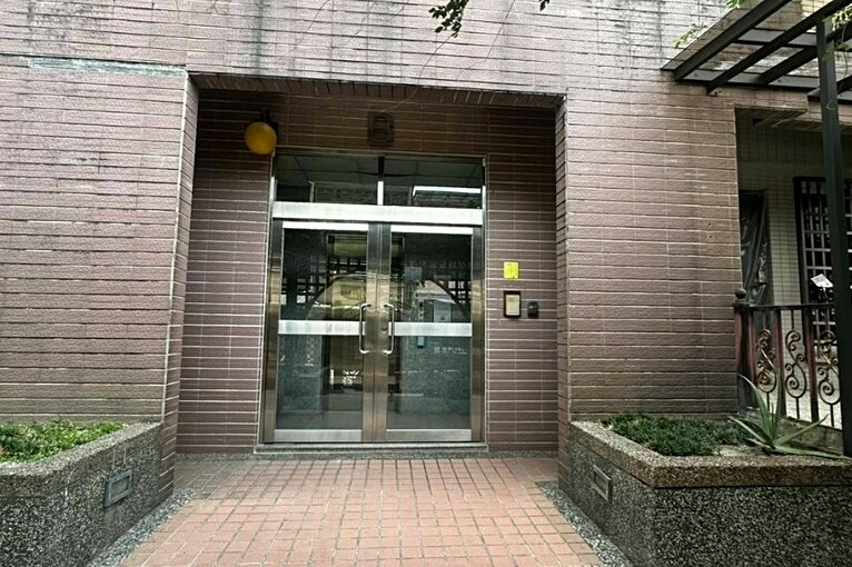 兆基社會住宅🏠宜中電梯3房車位可租可租補請加LINE(第13張)