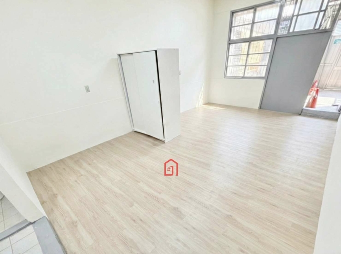 萬華區》『介壽路』超近三重國小站｜價格漂亮💯免爬高.全新整理套房.台電.可寵（第1張）