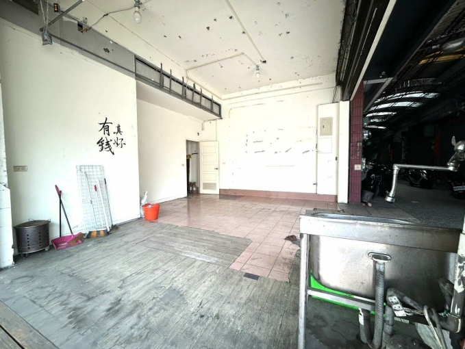 🌸正東山路｜臨文心路｜邊間透店｜黃金吃市店面人流穩定（第3張）