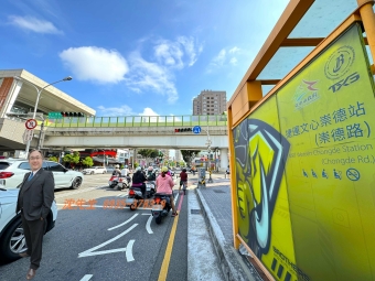 【租】民俗公園全聯(電梯)前大陽台-套房 (不寵)  請洽 : 0935-378318（第5張）