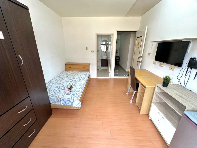 廷選好屋✨ 靜宜/弘光/中科/東海🔥採光套房✨陽台獨洗曬🔥只收女生 - Image 2