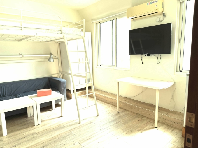 三個大窗戶｜對外通風良好｜台中市正西區｜分租套房｜個人文藝感魔術空間套房｜屋主自租｜整理ing（第1張）