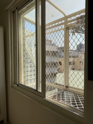 三個大窗戶｜對外通風良好｜台中市正西區｜分租套房｜個人文藝感魔術空間套房｜屋主自租｜整理ing（第5張）