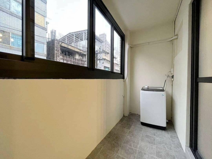 降價。東區玉皇公寓三樓套房可租補(第2張)