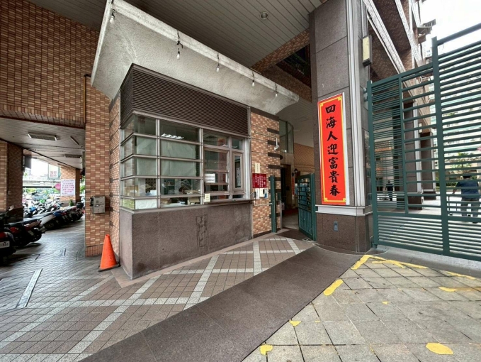 中和區.青年市社區.地下室平面停車位(第2張)