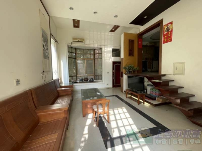 園區光復路龍山社區透天五房花園別墅出（第2張）