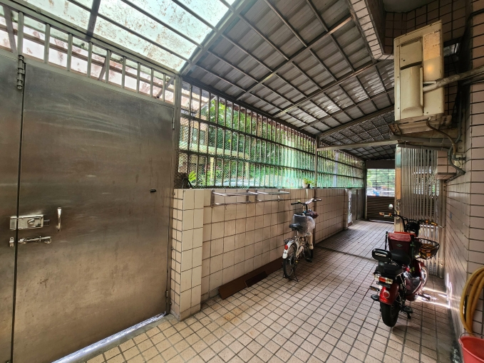 北醫大學旁，車庫住辦一樓，可商登（第4張）