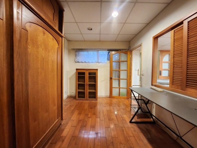 北醫大學旁，車庫住辦一樓，可商登（第12張）