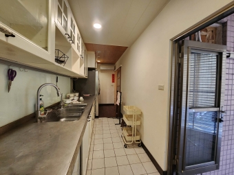 北醫大學旁，車庫住辦一樓，可商登（第8張）