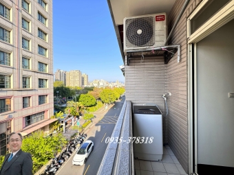 【租】民俗公園全聯(電梯)前大陽台-套房 (不寵)  請洽 : 0935-378318（第1張）