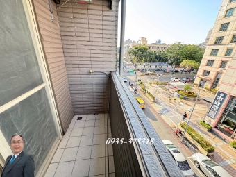 【租】民俗公園全聯(電梯)前大陽台-套房 (不寵)  請洽 : 0935-378318（第5張）