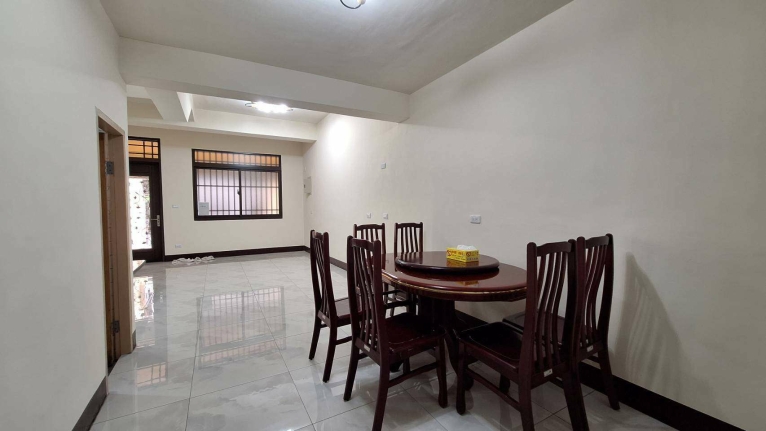 賴厝國小~全新裝潢大5房透天（第1張）