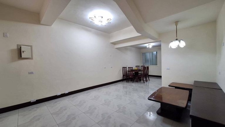 賴厝國小~全新裝潢大5房透天（第2張）