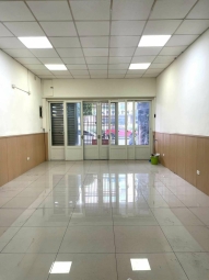 租客勞基法免費諮詢💖全新整理 第一市場 成功路商圈 🌳臨路隱藏版大坪數格局看了就❤️｜超深間6大房‼️有衣帽間 和室房｜透天店面｜店住合一 ✅可營登 現況出租（第1張）