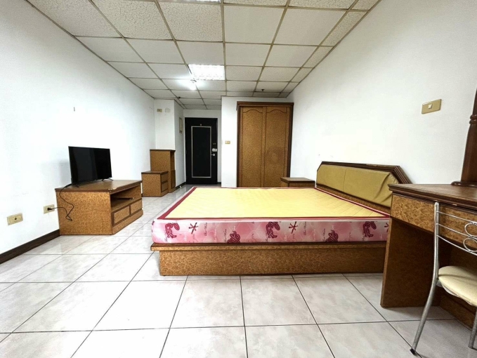 超便宜【可租補/獨洗大陽台】近一中中友火車站復興路建國路 - Image 4