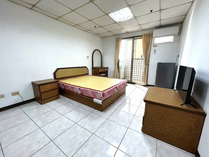 超便宜【可租補/獨洗大陽台】近一中中友火車站復興路建國路 - Image 1