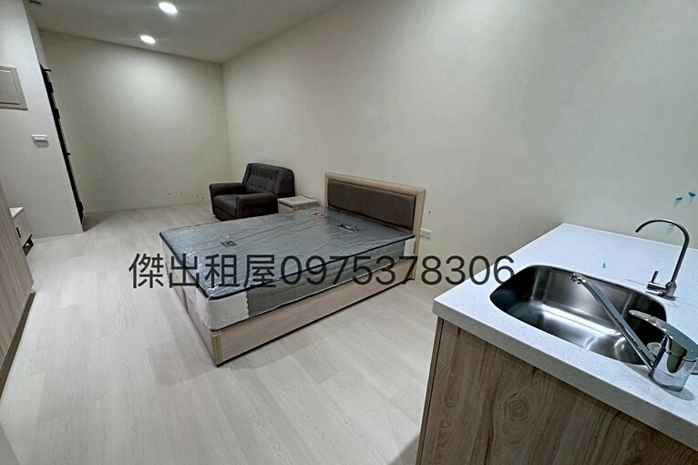 傑出租屋/夜市全新,一層兩戶,陽台獨洗,機車位(第2張)