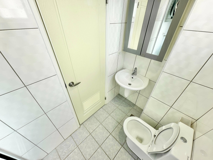 可租補-超新套房*陽台獨洗曬*沙發~ - Image 13