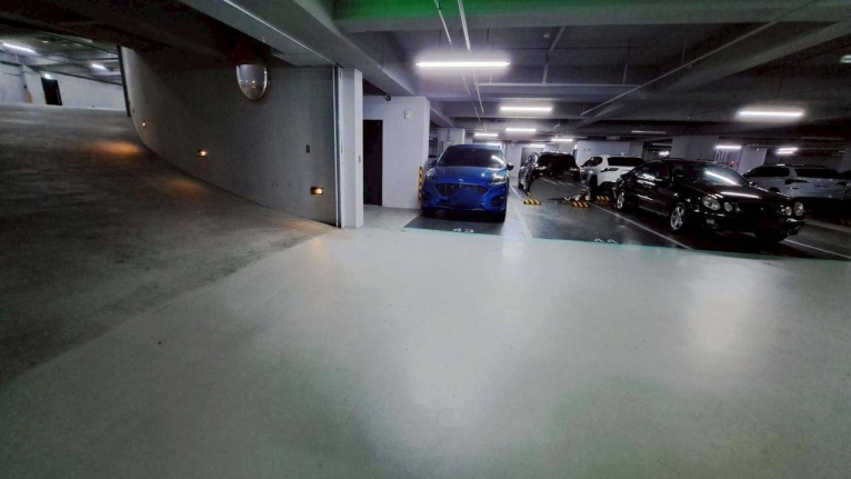 臨中華路 獨立出入口室內平面大車位（第10張）