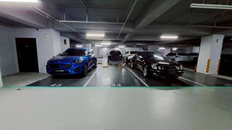 臨中華路 獨立出入口室內平面大車位（第8張）