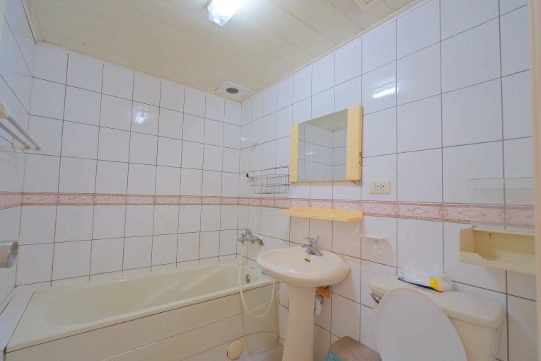 全新交屋｜家具電全配｜三房平面車位｜亞灣博樂 - Image 9