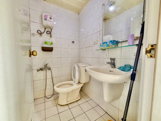 西區近精誠路中美街忠明南路陽台電梯套房~租屋最謹慎（第4張）