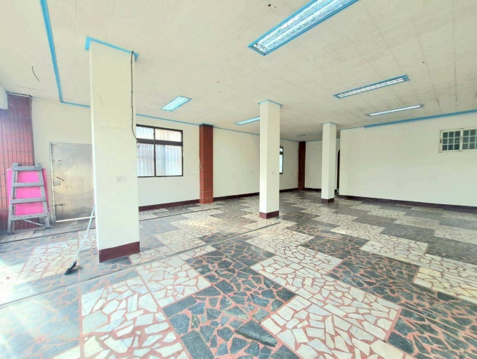 住宅區/三角窗大空間稀有店面(第6張)