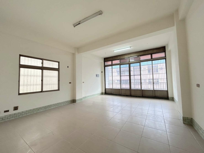 透天/邊間/明亮超大露臺/適合辦公/教室/工作室（第3張）