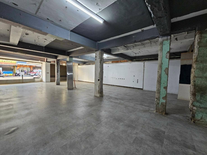 台南租屋~大灣臨20米路雙店面出租(第2張)