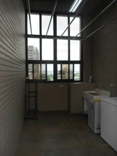 免仲介費  位桃園與八德區交界處透天電梯2樓高級新網路大套房出租 只另付電費（第12張）