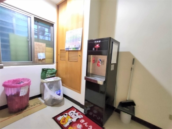 近世貿捷運站，乾淨明亮還有代收垃圾好方便（第6張）