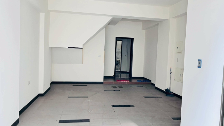 屋主自租-近總圖.東橋重劃區透天厝，整棟4房2廳4衛 - Image 2