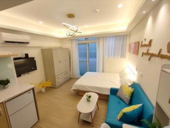 中壢觀光夜市旁可租補，一卡皮箱即可入住。（第3張）