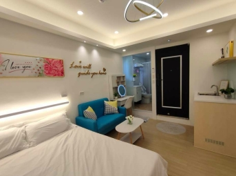 中壢觀光夜市旁可租補，一卡皮箱即可入住。（第2張）