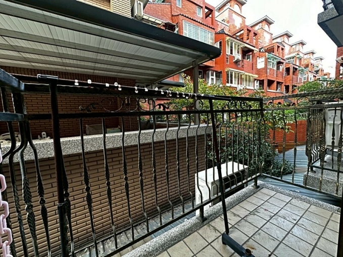 租屋找77✿上南崁稀有別墅有電梯,採光佳,獨立陽台!（第6張）