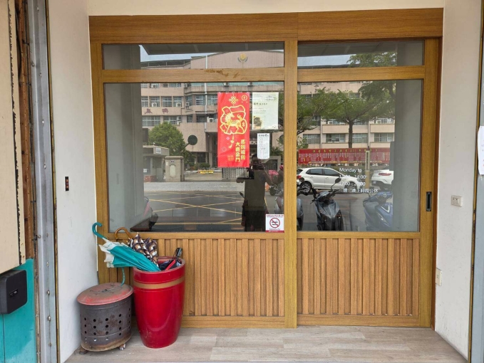 東榮路便宜店面❤️光榮國中正門口✨徵求有緣的老闆✨（第1張）
