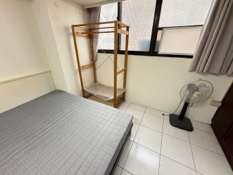 北區中國醫藥大學電梯套房大空間衛浴開窗樓下就有711 - Image 8