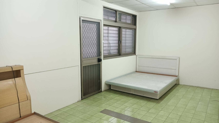 萬華區桂林路｜透天整棟出租｜使用空間大｜門口可停車（第8張）