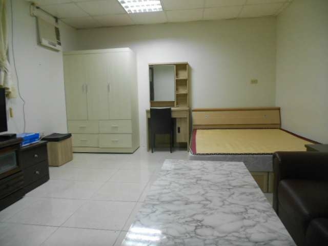 免仲介費 中壢後站區公寓4樓附廚房網路大套房出租（第2張）