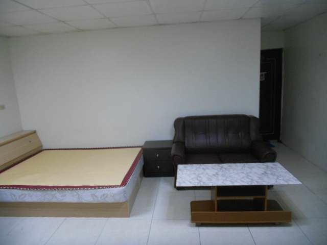 免仲介費 中壢後站區公寓4樓附廚房網路大套房出租（第3張）