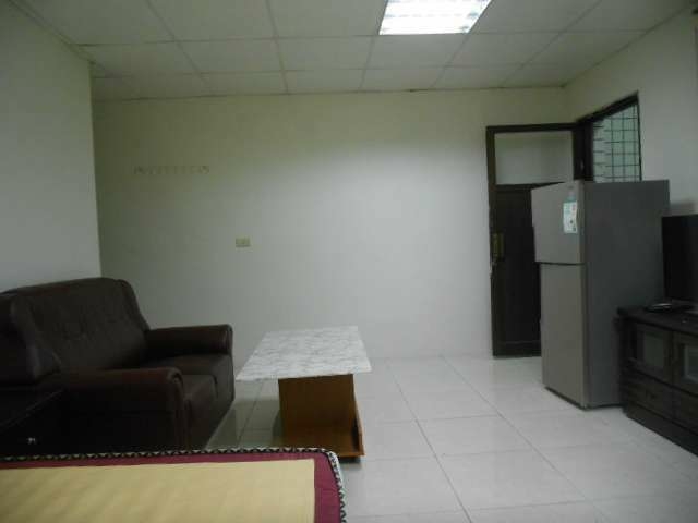 免仲介費 中壢後站區公寓4樓附廚房網路大套房出租（第4張）