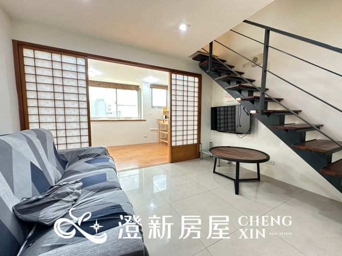 🌳近巨城/兩房一廳樓中樓/台水台電 🌳有電梯/流理台可開伙/警衛管理 - Image 1