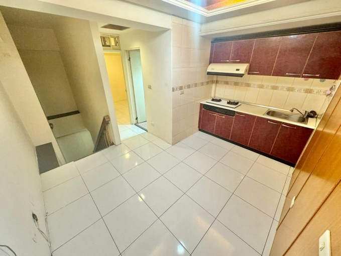 二房二廳🏠租屋補助🏠子母車🏠可戶籍🏠樓店1+2樓🏠門前車位（第16張）