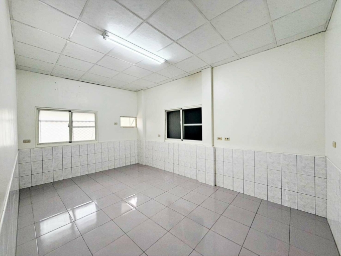 仁雄商圈臨路透天店面（第8張）