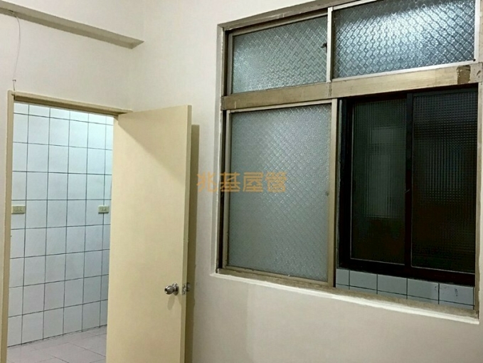 兆基社會住宅🏠⛳️中和國小旁~全室油漆乾淨超低價三房~⛳️（第7張）