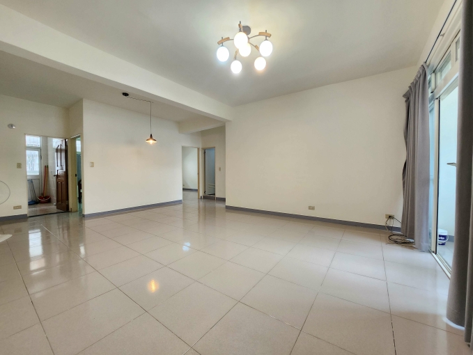 台北醫學大學旁，前後陽台全新粉刷，寬敞明亮速洽!!（第1張）